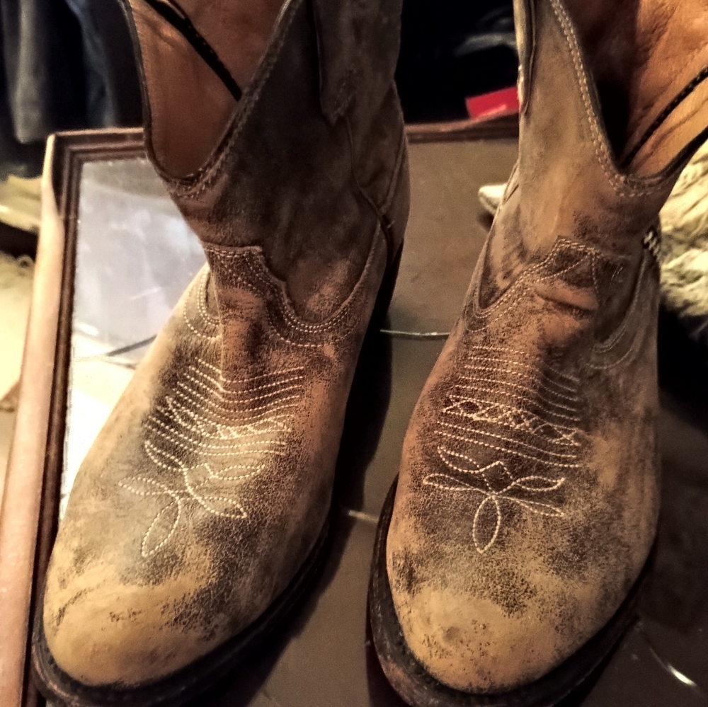 LAURA LEE BRAND LEATHER BOOTS!! MADE IN MEXICO, DISTRESSED LOOK!! - Picture 2 of 11